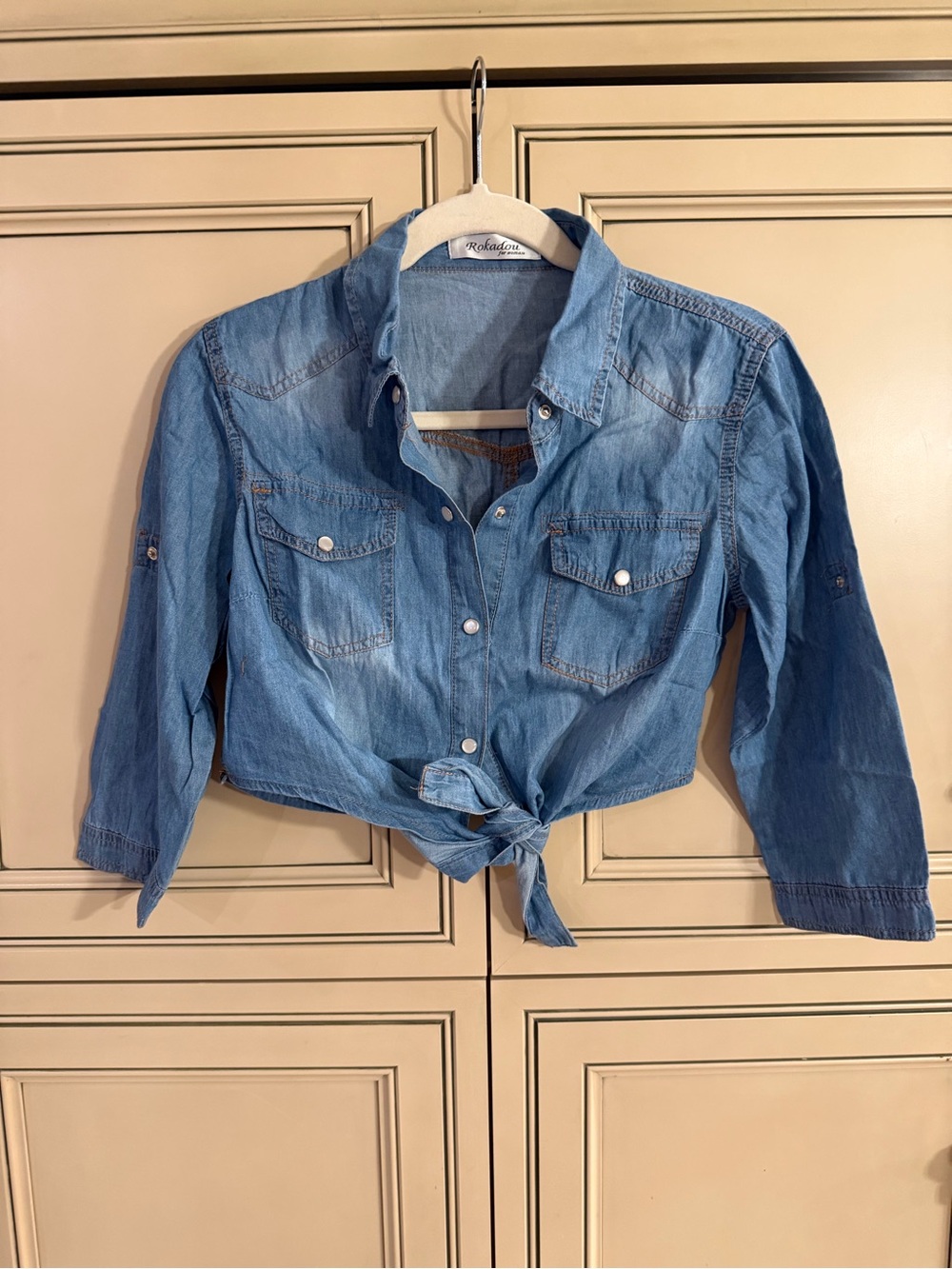New ROKADOU Western Blue Denim Jean Tie-Front cropped Shirt Top Pearl Snaps Sm